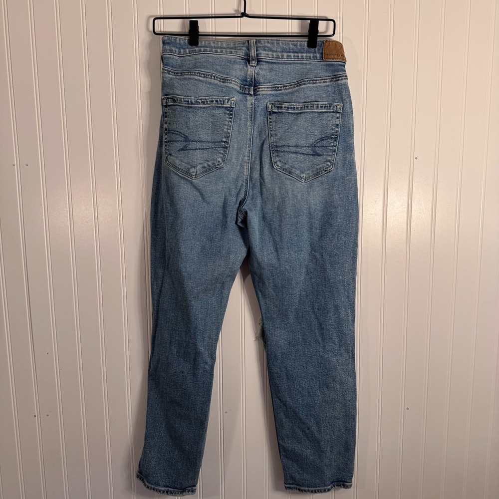 American Eagle Strigid Mom Jeans Distressed High-Waisted Women’s Size 8 Short - Picture 9 of 15
